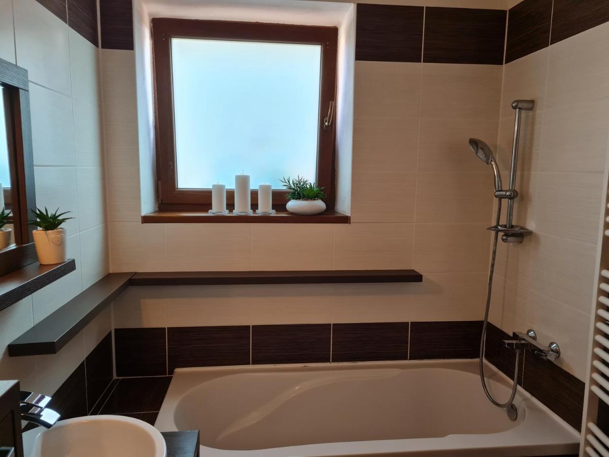 Vila Max - Whirlpool & Bazen & Sauna Velke Losiny Ngoại thất bức ảnh